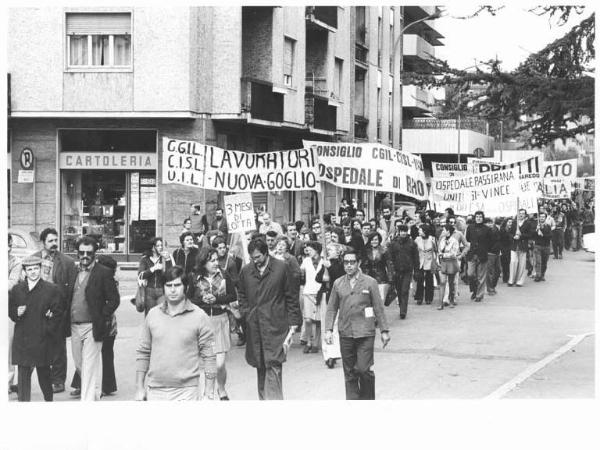 Manifestazione contro il carovita - Corteo - Spezzone lavoratori dell'ospedale - Striscioni - Cartelli