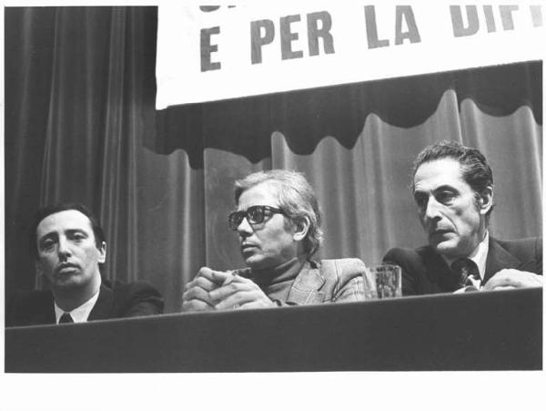 Teatro Odeon - Interno - Assemblea di Cgil, Cisl e Uil per la costituzione del sindacato del corpo di polizia - Tavolo della presidenza, tra gli oratori Lucio De Carlini