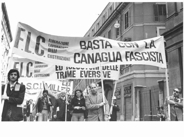 Festa dei lavoratori - Manifestazione del primo maggio - Corteo - Spezzone Flc lavoratori edili - Striscioni