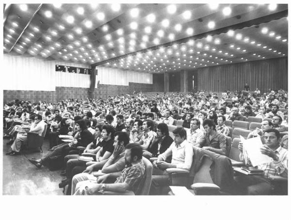 Sala dei Congressi della Provincia - Interno - Convegno unitario dei lavoratori del legno - Platea con il pubblico