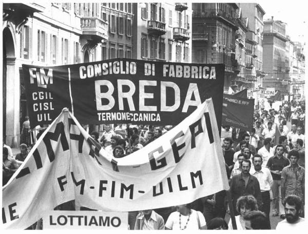 Sciopero generale dei lavoratori dell'industria per l'occupazione - Corteo in corso Venezia - Spezzone lavoratori della Breda Termomeccanica - Striscioni