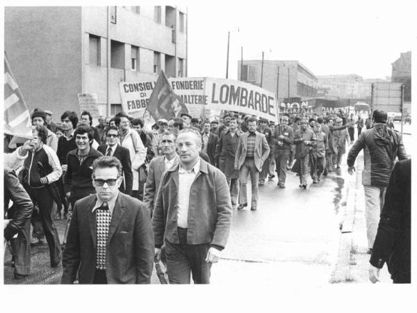 Sciopero dei lavoratori della Richard Ginori - Corteo - Striscioni - Bandiera Flm