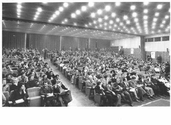 Sala dei Congressi della Provincia - Interno - Assemblea costituente del sindacato regionale edili Flc - Panoramica sulla sala - Platea con il pubblico