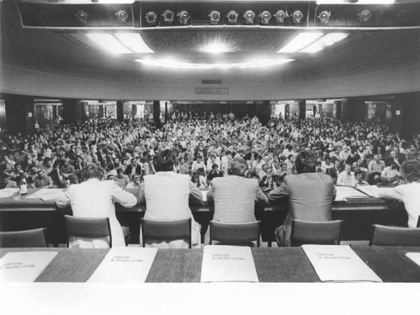 Teatro Nuovo - Interno - Convegno di organizzazione Cgil Lombardia - Panoramica sulla sala - Platea - Oratori sul palco di spalle