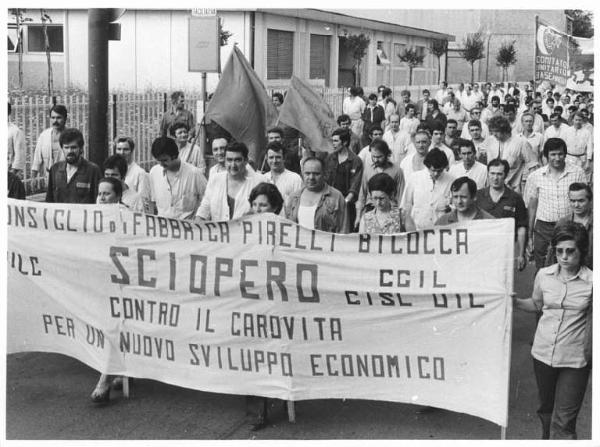 Sciopero dei lavoratori contro il carovita, per le riforme - Corteo - Spezzone lavoratori della Pirelli Bicocca - Striscioni - Bandiere
