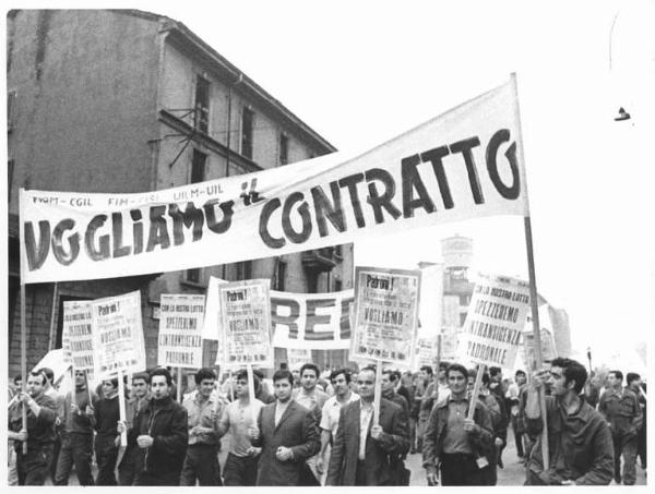 Sciopero unitario dei lavoratori metalmeccanici per il rinnovo del contratto - Corteo - Striscioni - Cartelli sindacali