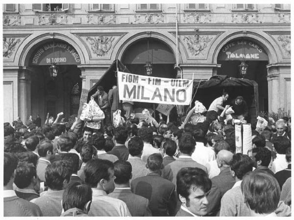 Manifestazione nazionale dei lavoratori metalmeccanici per il contratto - Camion - Distribuzione di viveri - Lavoratori - Striscione Fiom, Fim, Uilm