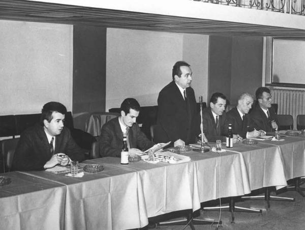 Sala Sporting Club - Interno - Assemblea unitaria Fim, Fiom, Uilm - Tavolo della presidenza - Pierluigi Perotta al microfono