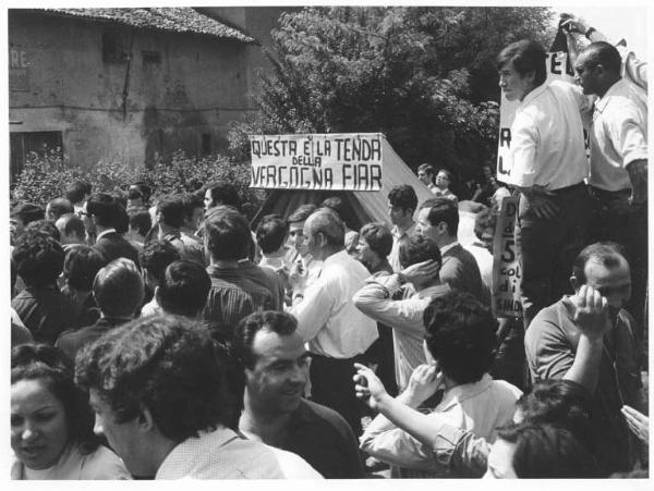 Sciopero dei lavoratori della Fiar - Presidio davanti alla fabbrica - Tendopoli - Incontro dei metalmeccanici davanti alla Fiar - Striscione