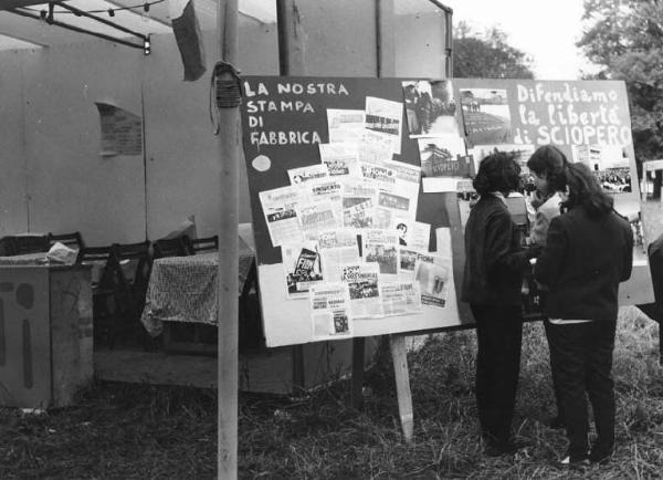 Festa dei lavoratori metallurgici francesi - Stand dei lavoratori italiani - Mostra sulle lotte dei lavoratori italiani