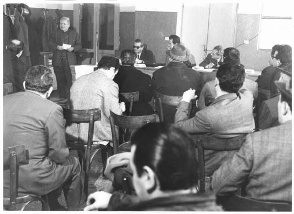 Interno - Assemblea precongressuale in piazza San Luigi in preparazione del VI Congresso della Cgil - Tavolo della presidenza con oratori e platea