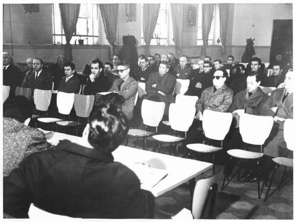 Circolo Sassetti in via Volturno - Interno - Assemblea precongressuale in preparazione del VI Congresso della Cgil - Platea con pubblico