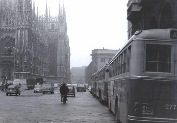 Milano - Sciopero lavoratori Atm - Piazza Duomo - Traffico - Autobus fermi