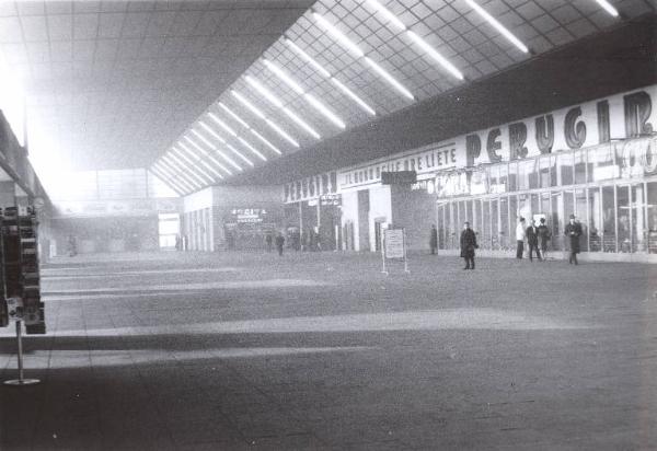 Torino - Sciopero ferrovieri - Stazione di Porta Nuova - Interno - Stazione deserta