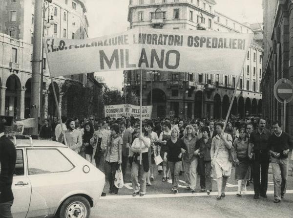 Milano - Sciopero ospedalieri - Corteo - Spezzone lavoratori Federazione lavoratori ospedalieri (Flo) - Striscioni sindacali