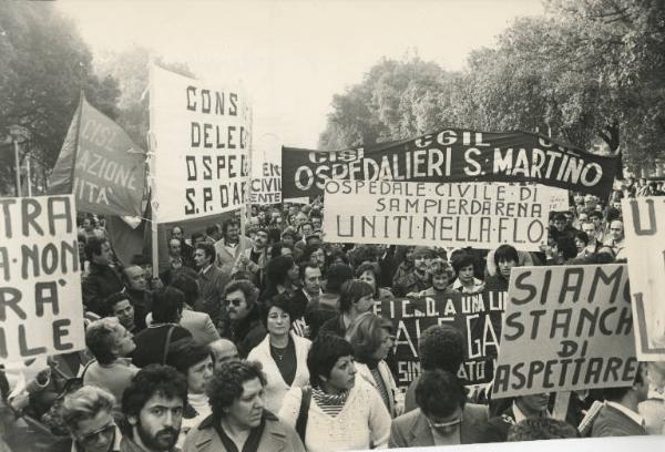Genova - Sciopero ospedalieri - Manifestazione dei lavoratori - Striscioni