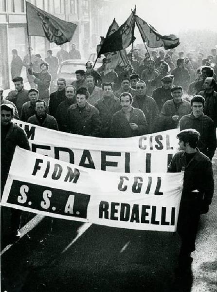 Sciopero dei lavoratori della Redaelli - Corteo - Bandiere - Striscioni