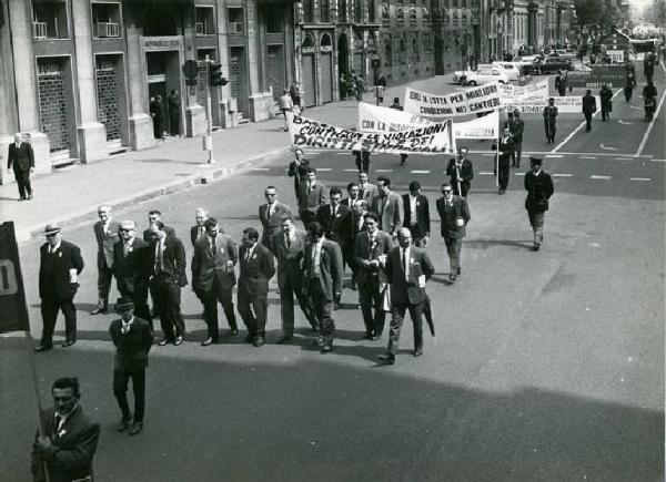 Festa dei lavoratori - Manifestazione del primo maggio - Corteo - Striscioni