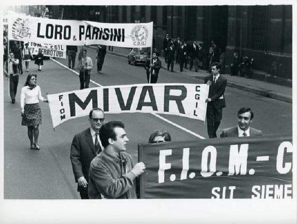 Festa dei lavoratori - Manifestazione del primo maggio - Corteo - Striscioni