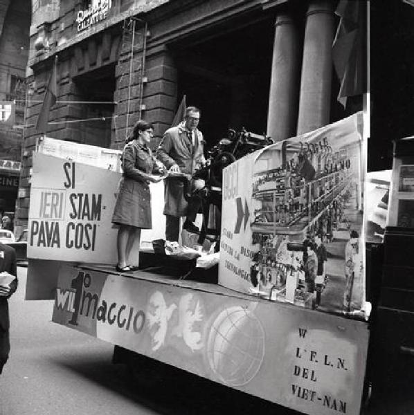 Festa dei lavoratori - Manifestazione del primo maggio - Carro allestito