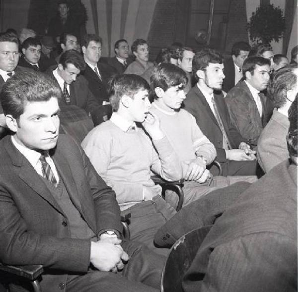 Camera del Lavoro - Salone "Di Vittorio" - Interno - Conferenza provinciale dei giovani metalmeccanici milanesi - Primo piano sul pubblico