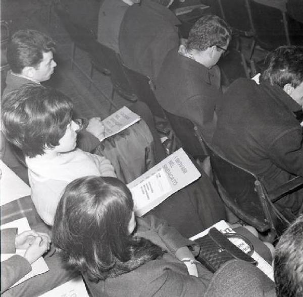 Camera del Lavoro - Salone "Di Vittorio" - Interno - Conferenza provinciale dei giovani metalmeccanici milanesi - Primo piano sul pubblico