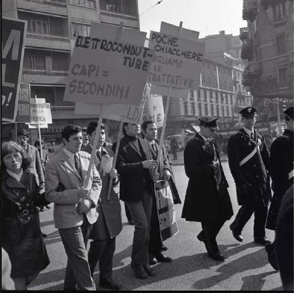 Sciopero dei lavoratori della Elettrocondutture - Corteo - Cartelli di protesta - Cartelli di sciopero Fim Cisl