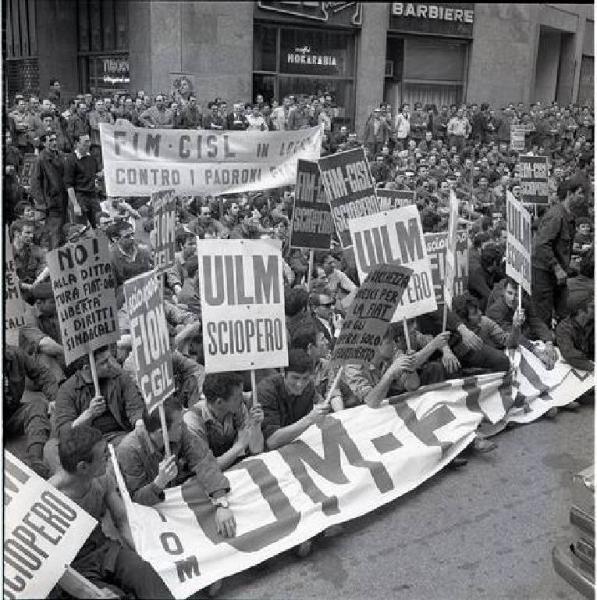 Sciopero dei lavoratori della Om - Corteo - Striscioni - Cartelli di sciopero Fiom Cgil, Fim Cisl