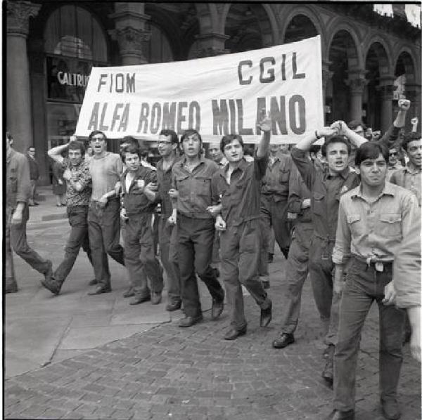 Sciopero provinciale dei metallurgici contro le rappresaglie padronali e per la libertà in fabbrica - Corteo - Spezzone lavoratori dell'Alfa Romeo- Striscione