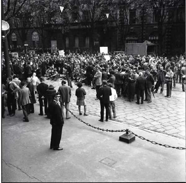 Sciopero dei lavoratori della Montedison - Corteo - Striscione - Cartelli - Presidio forze dell'ordine