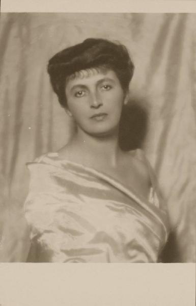 Ritratto femminile. Egidia Gavazzi Ponti