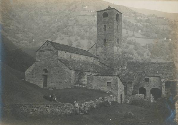 Veduta architettonica. Ossuccio - Abbazia di S. Benedetto in Val Perlana - Esterno e campanile