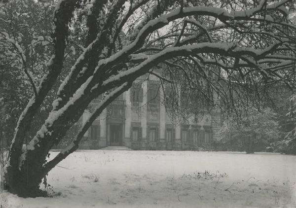 Veduta architettonica. Milano - Palazzo Sormani in Corso di Porta Vittoria - Facciata verso il giardino