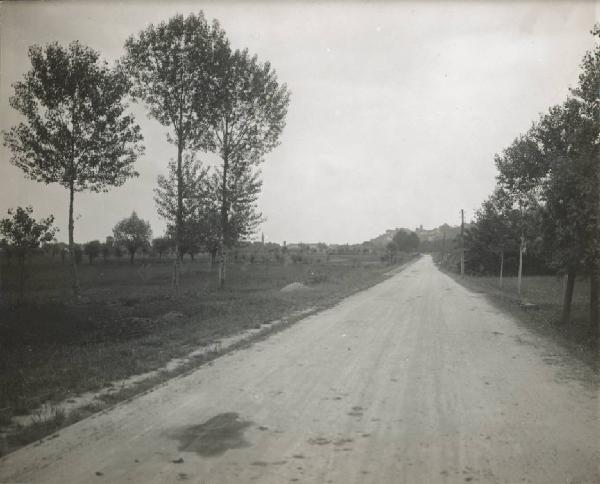 Paesaggio. Valle del Po - Saluzzo - strada per Revello