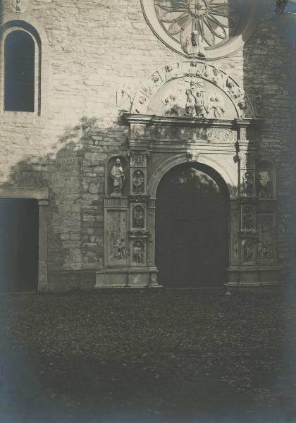 Veduta architettonica. Torno - Chiesa di S. Giovanni -  Portale