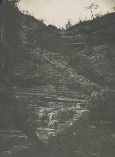 Paesaggio. Sansepolcro - Torrente Spiciolo sulla roccia del Sasso Spicco nei pressi dell'eremo di Montecasale