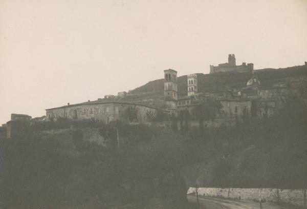 Paesaggio. Assisi - Panorama con veduta della rocca