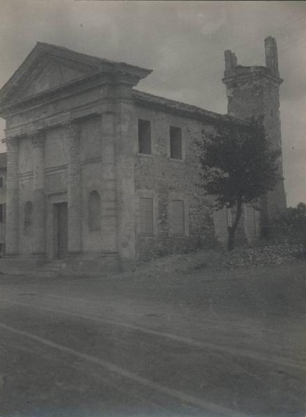 Veduta architettonica. Pederobba - Esterno di una chiesa