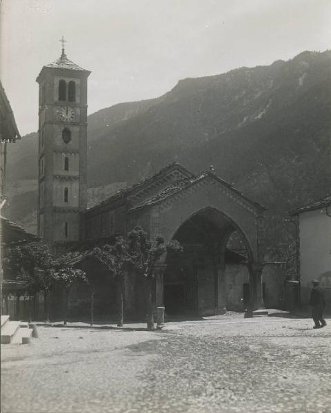 Veduta architettonica. Salbertrand - Chiesa di S. Giovanni - Monte Chaberton