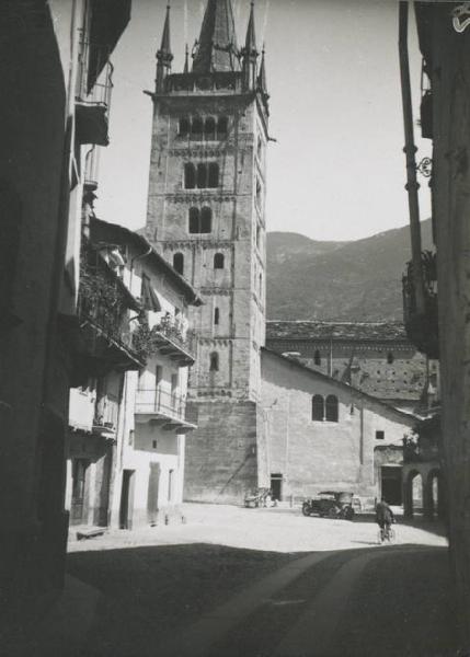 Veduta architettonica. Susa - Chiesa di S. Giusto - Campanile