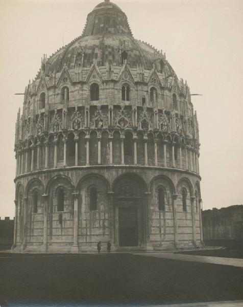 Veduta architettonica. Pisa - Campo dei Miracoli - Battistero