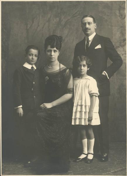 Ritratto familiare. Cesare Sommaruga e famiglia