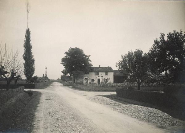 Paesaggio. Forlì - strada di campagna con caseggiato