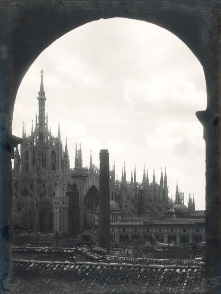 Veduta architettonica. Milano - Duomo da Palazzo Spinola