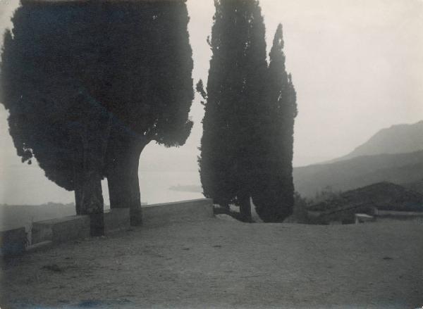 Paesaggio. Toscolano-Maderno - Gaino - Veduta da una strada sul lago di Garda