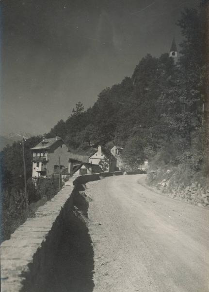 Paesaggio. Valle Vigezzo - Druogno - Coimo - Veduta di una strada