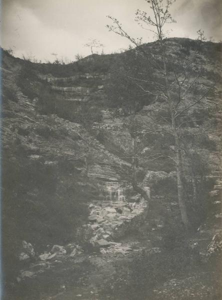 Paesaggio. Sansepolcro - Torrente Spiciolo sulla roccia del Sasso Spicco nei pressi dell'eremo di Montecasale