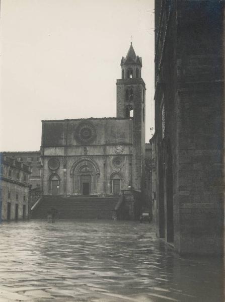 Veduta architettonica. Todi - Duomo - Facciata e campanile