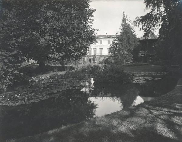 Paesaggio. Milano - Giardino Melzi d'Eril in via Principe Umberto - attuale via Turati