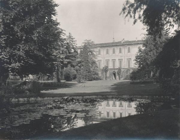 Paesaggio. Milano - Giardino Melzi d'Eril in via Principe Umberto 7 attuale via Turati 7